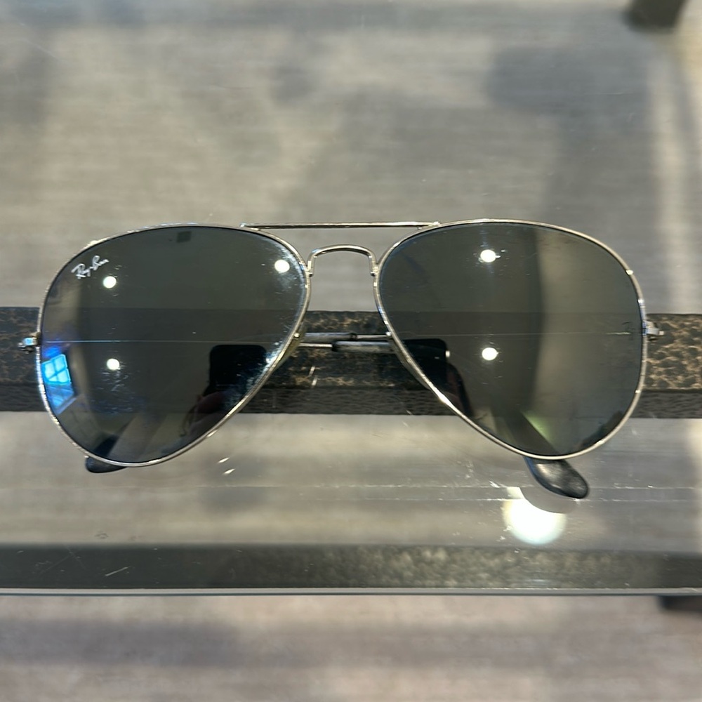 Gray/ Black Ray Bans